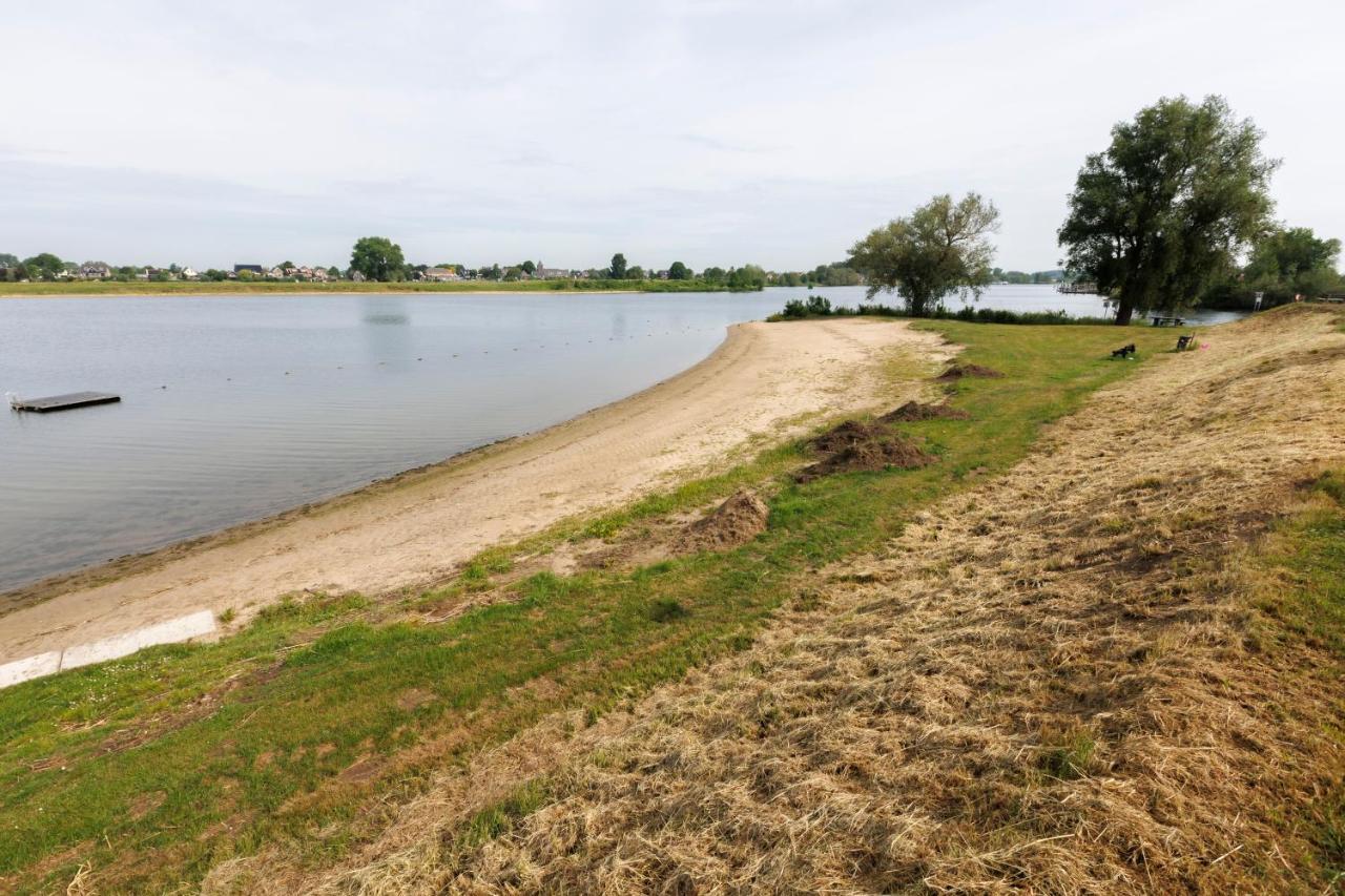 Cool Huisje Aan De Maas Villa Andel Bagian luar foto